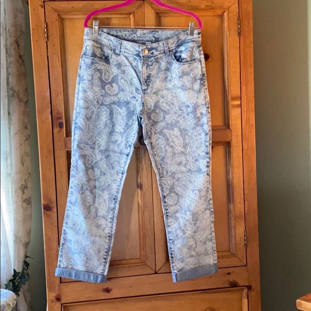 Chico’s platinum crops, size .5 (8)